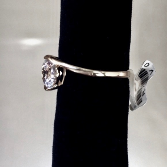 ❤️Stunning Simulated Diamond Ring - Picture 5 of 8